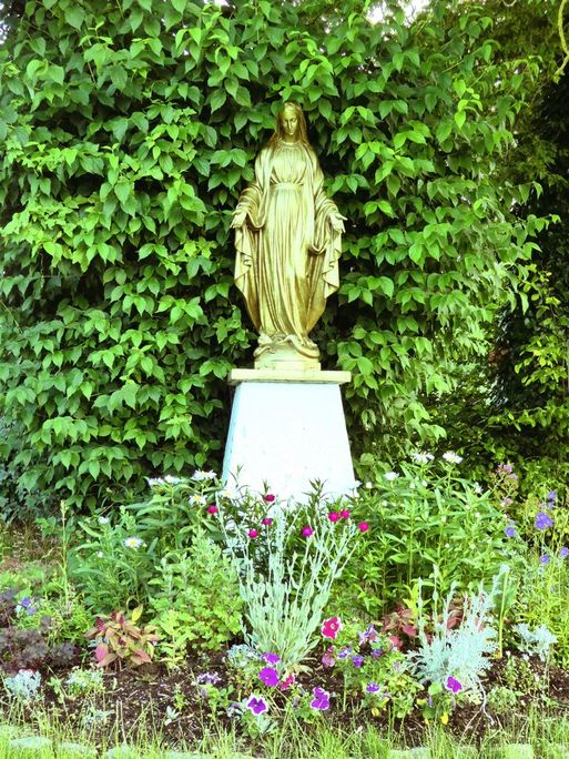 La Statue de la Vierge à Mazerulles